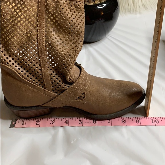 “Restricted” ankle boot - Picture 2 of 8